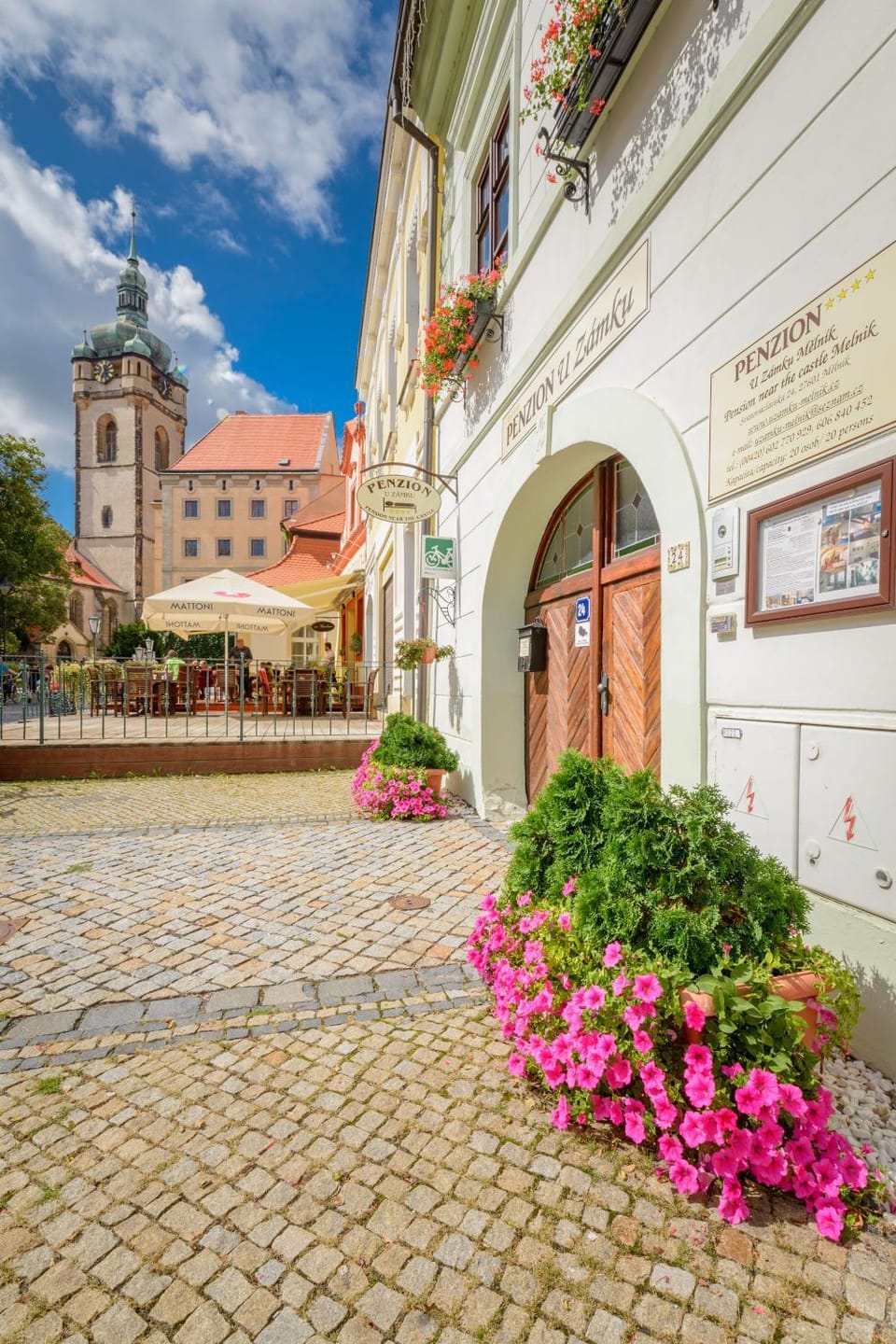 Facade/entrance