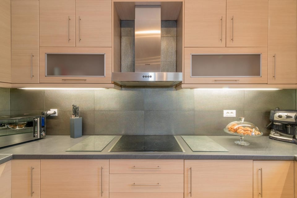 Coffee/tea facilities, Kitchen or kitchenette, Food and drinks, Dining area, Food, Area and facilities, Drinks