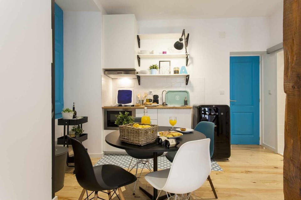 Kitchen or kitchenette, Meals