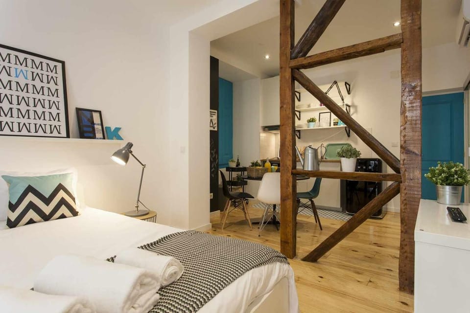 Bed, Kitchen or kitchenette, Bedroom