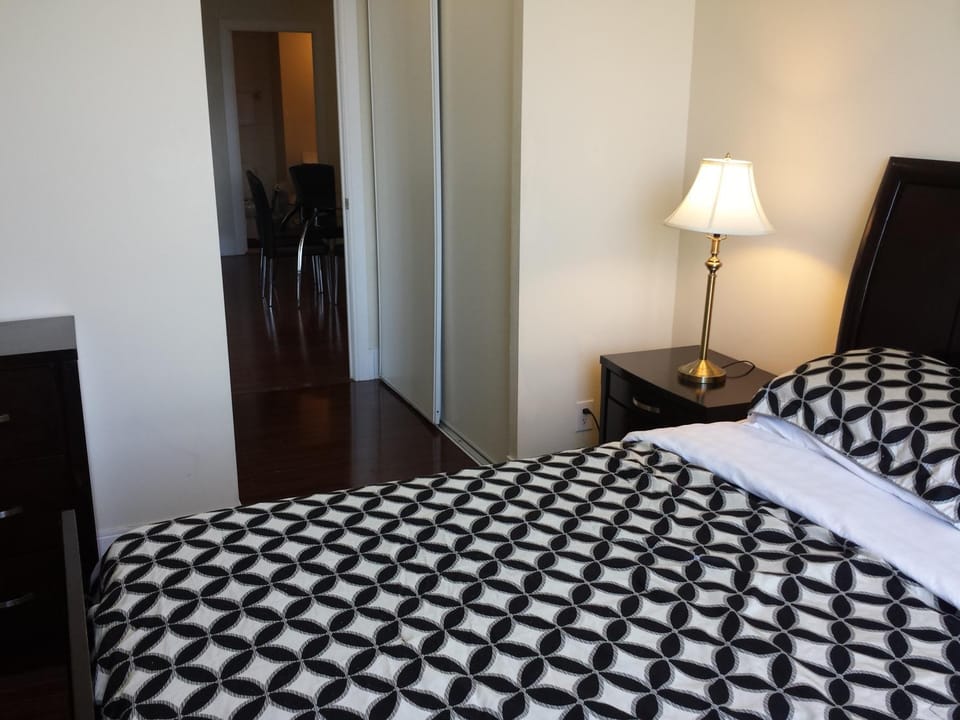 2 BEDROOM 2 Bathroom Best Value Prime Location in Missisauga Apartment in Mississauga