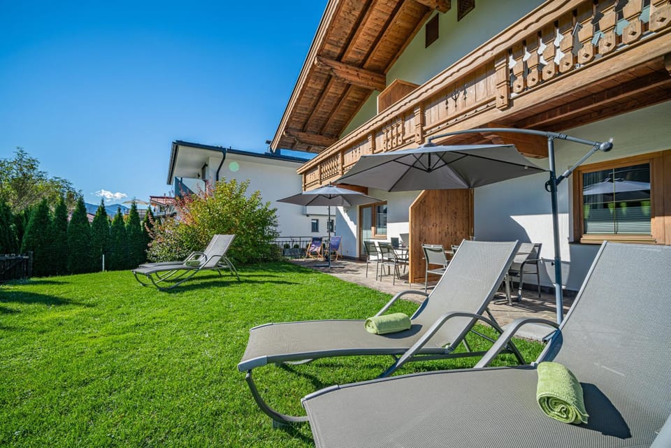 Spring, Summer, Garden, View (from property/room), Balcony/Terrace, Garden view, sunbed