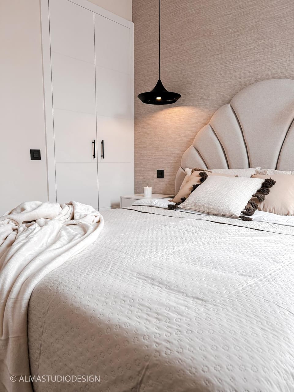 Bed, Photo of the whole room, Bedroom, wardrobe