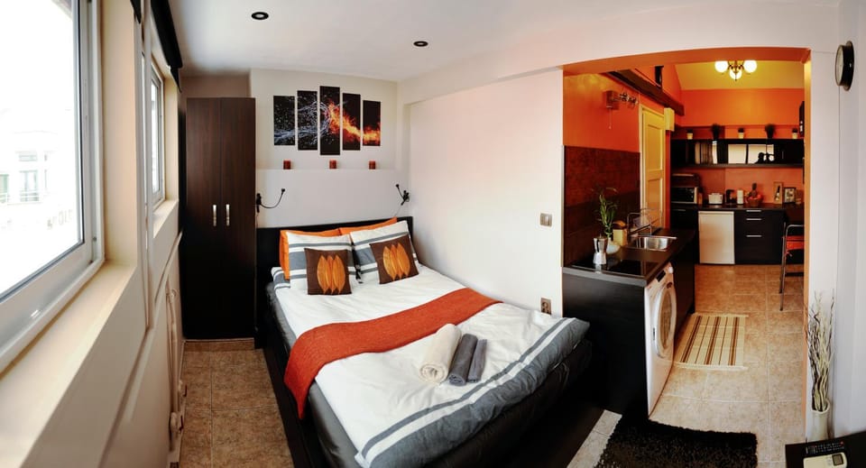 Bed, Kitchen or kitchenette, Photo of the whole room, Bedroom, towels
