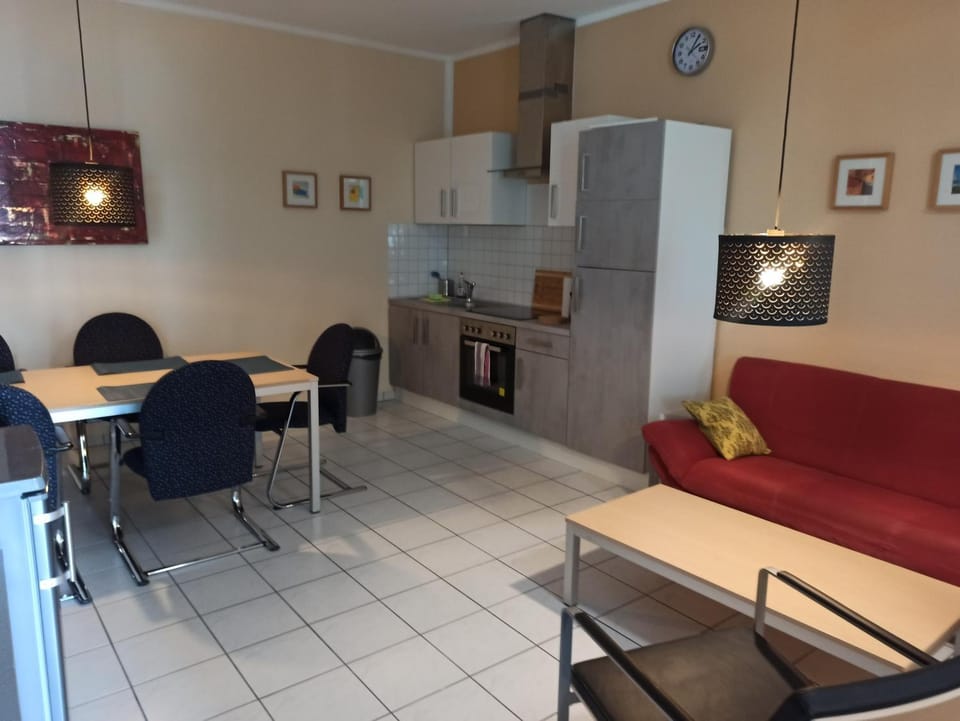 Kitchen or kitchenette, Seating area, Dining area
