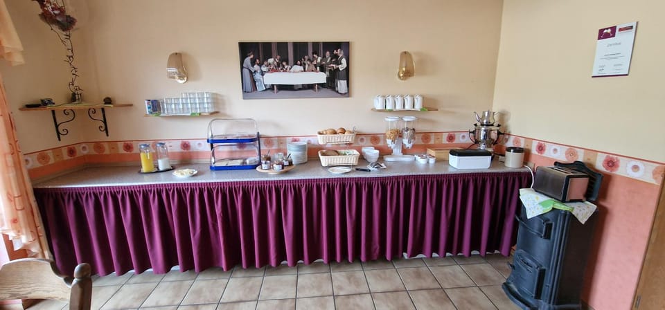Restaurant/places to eat, Breakfast, Buffet breakfast