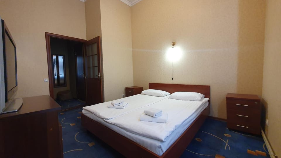 Bed, Bedroom, towels, air conditioner