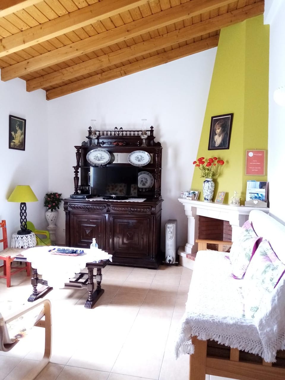 Communal lounge/ TV room
