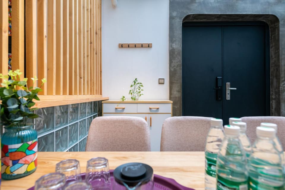 Tonight Homestey Shanghai Apartment Good Location 132 Bed and Breakfast in Shanghai