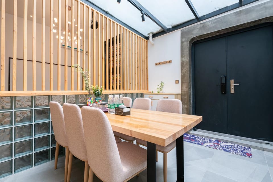 Tonight Homestey Shanghai Apartment Good Location 132 Bed and Breakfast in Shanghai