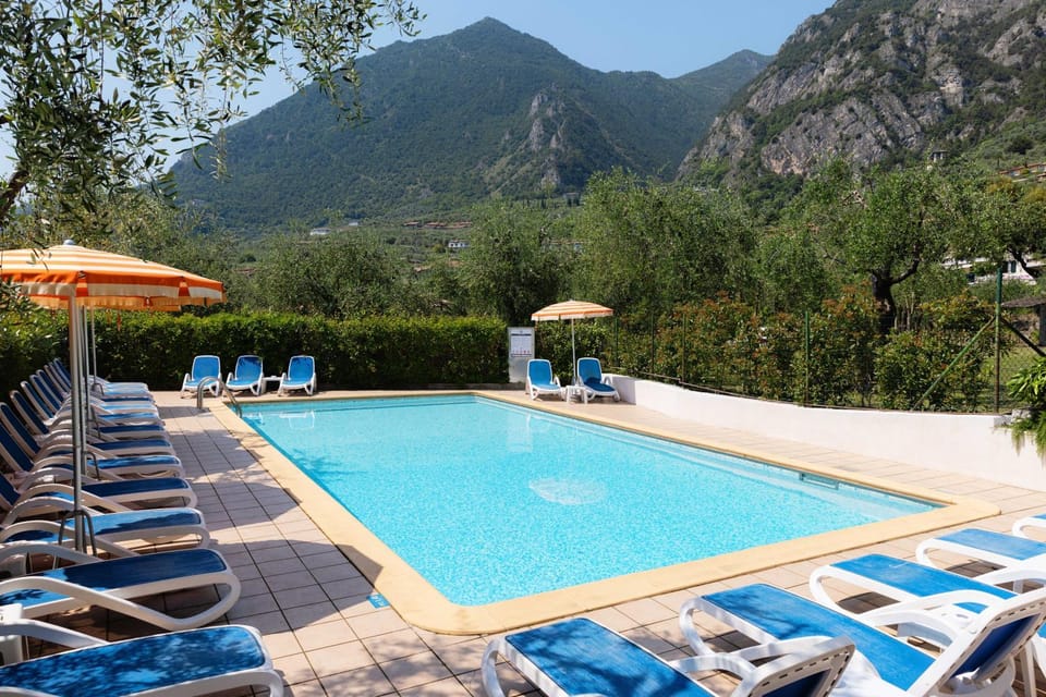 Swimming pool, sunbed