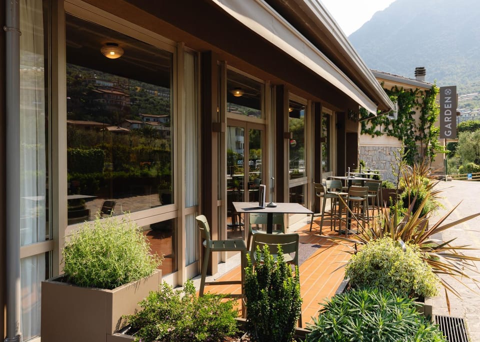 Facade/entrance, Lounge or bar