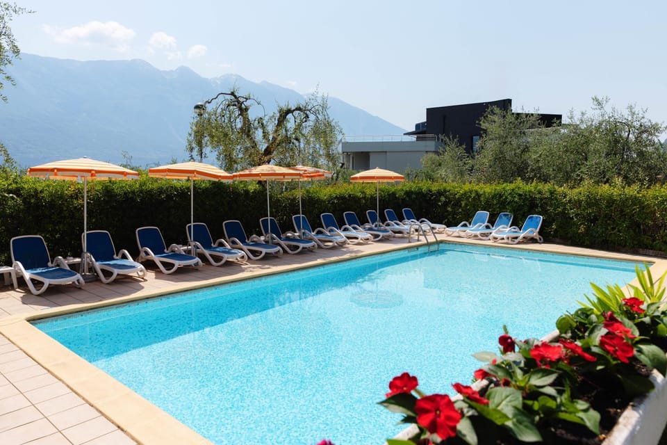 Swimming pool, sunbed