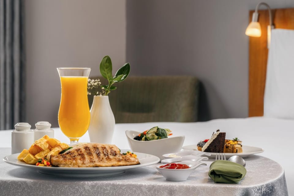 Food, Breakfast, room service
