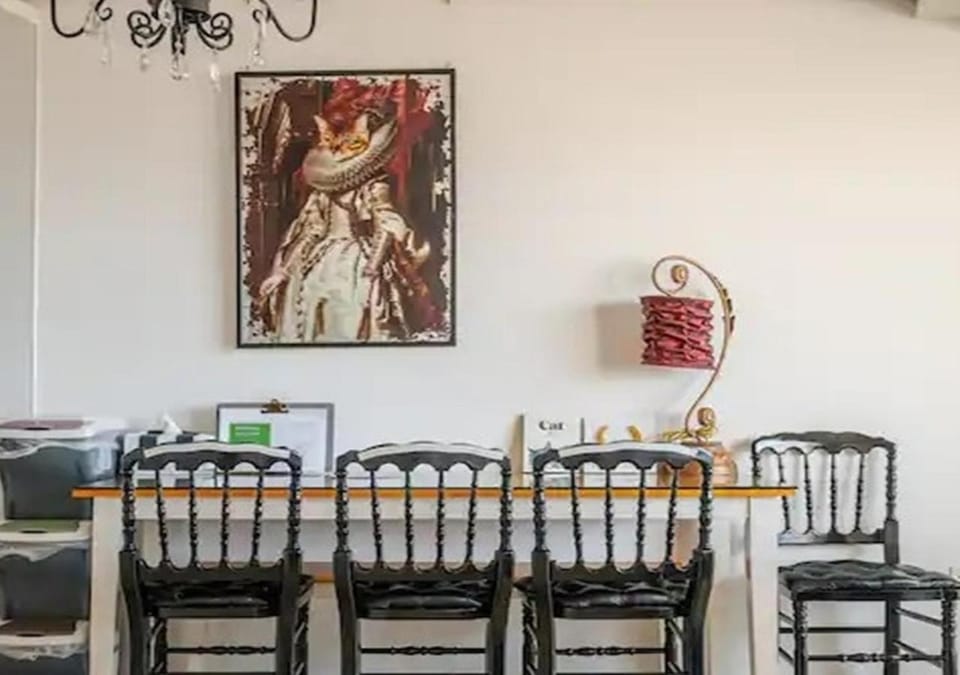 Living room, Decorative detail, Seating area, Dining area
