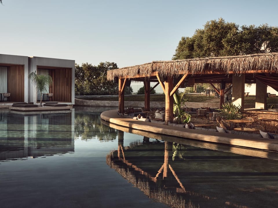 Restaurant/places to eat, Swimming pool