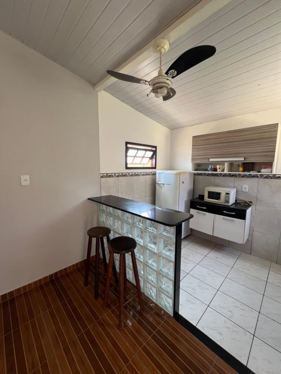 Kitchen or kitchenette, Dining area, oven