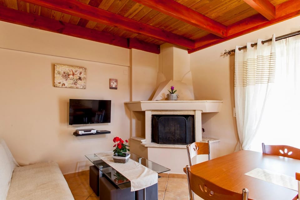 Kitchen or kitchenette, Seating area, Dining area