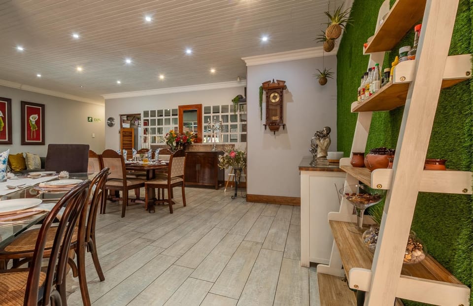 Dining area, Breakfast