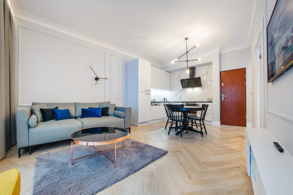 TV and multimedia, Kitchen or kitchenette, Living room, Seating area, Dining area