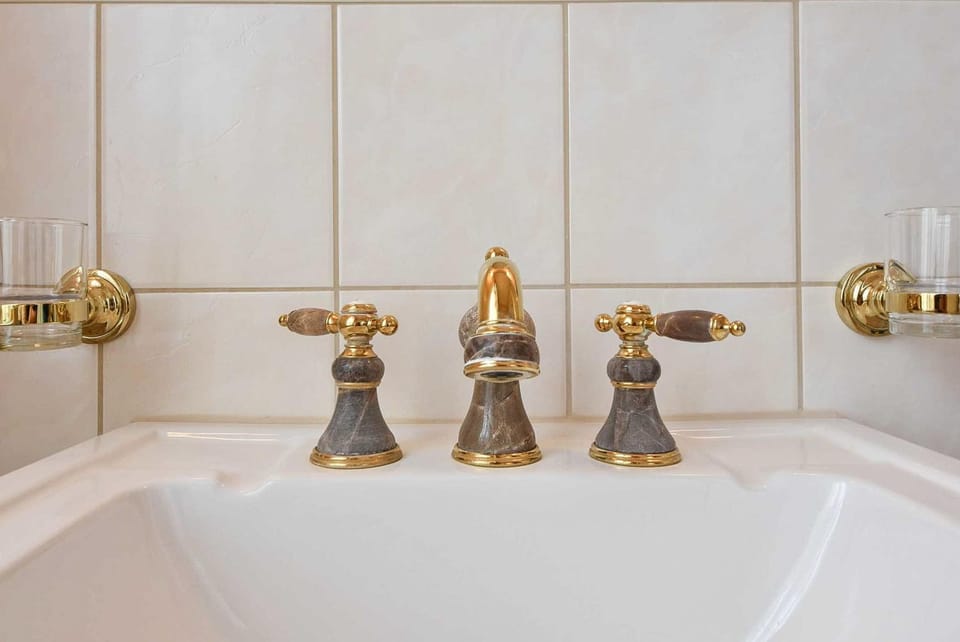 Bathroom, Decorative detail