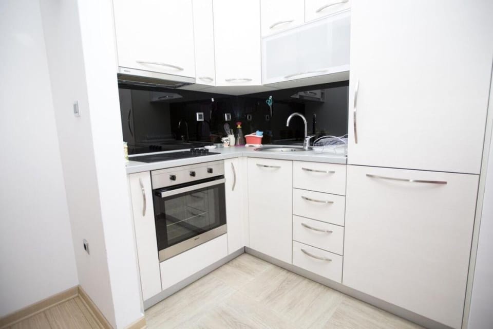 Kitchen or kitchenette, oven, stove