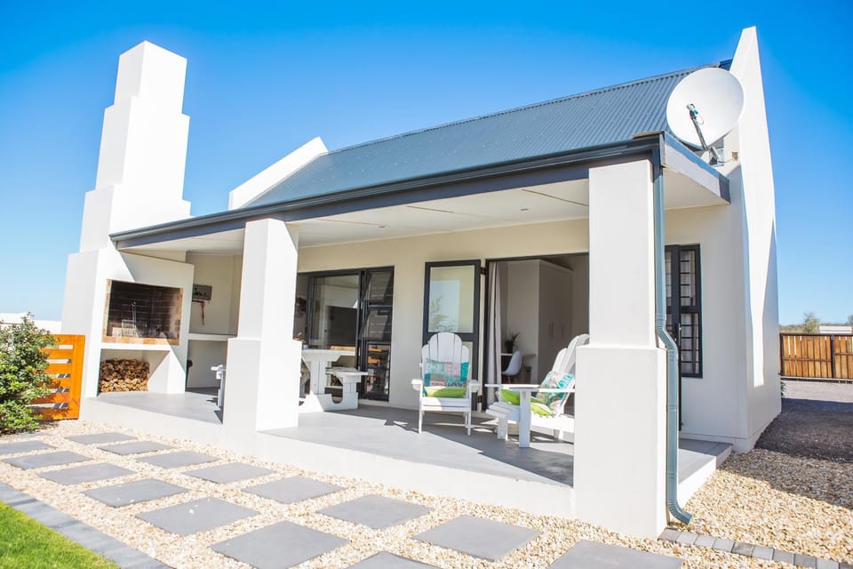 Property building, Patio, BBQ facilities, Balcony/Terrace