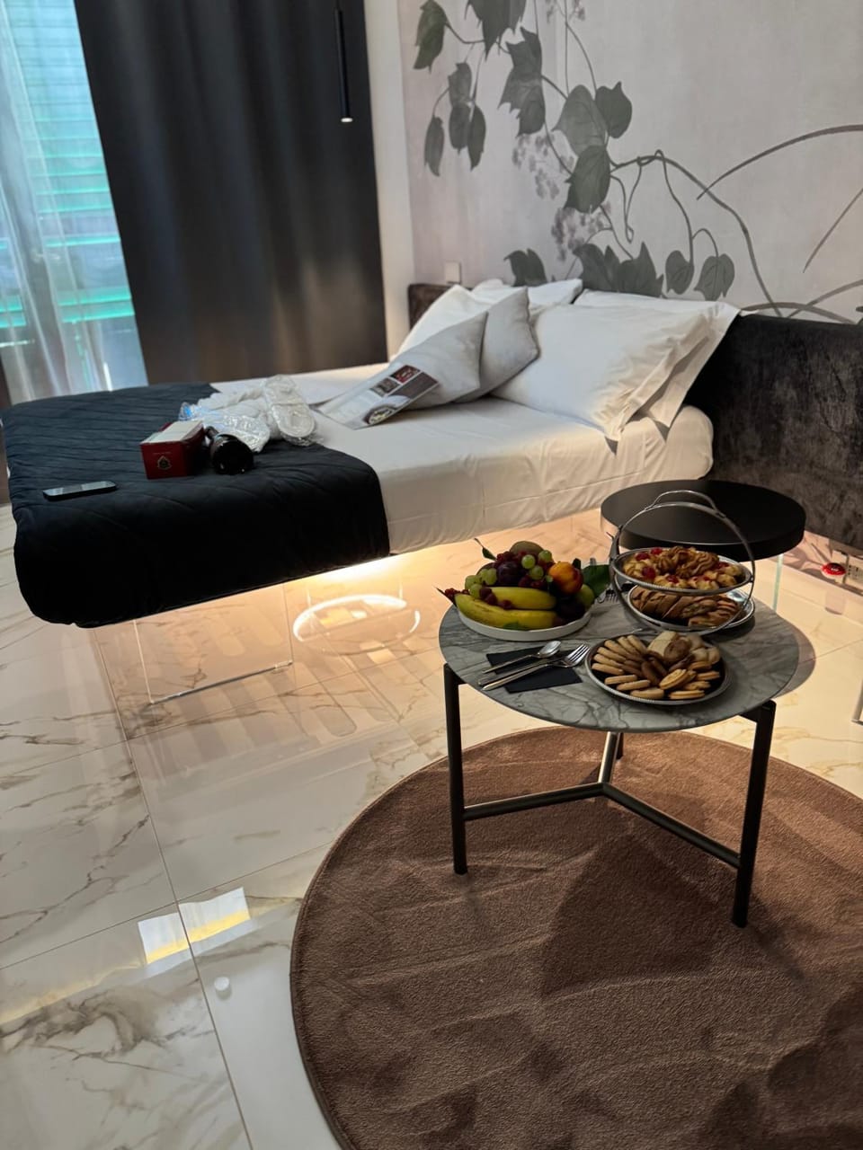 Living room, Food and drinks, Seating area