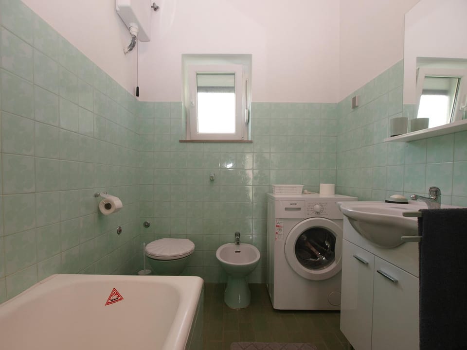 Bathroom, Bath, washing machine
