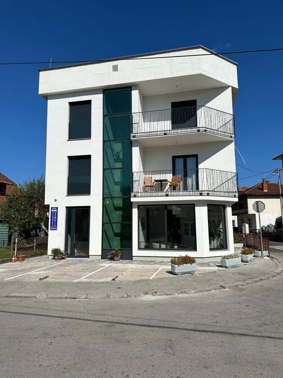 Property building, Day, Parking