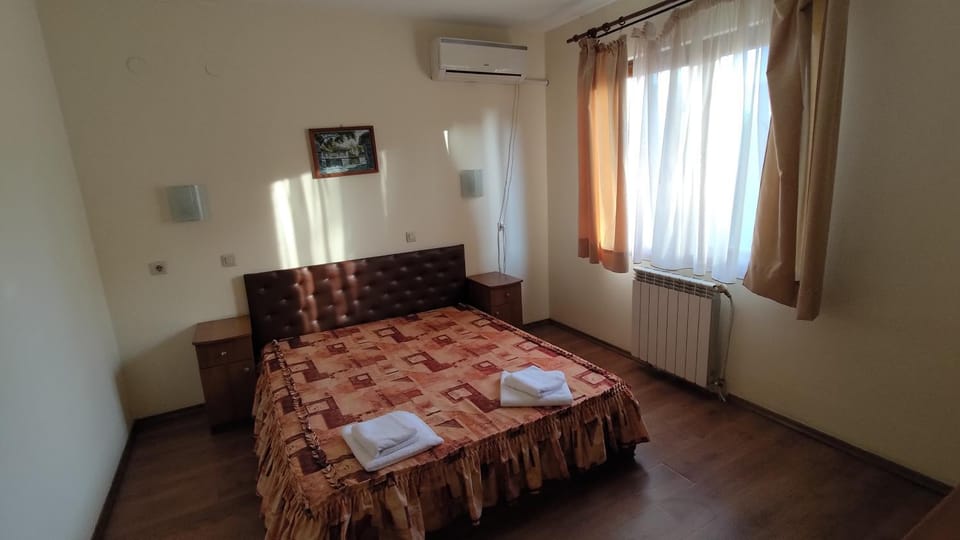 Bed, Photo of the whole room, Bedroom, towels, air conditioner