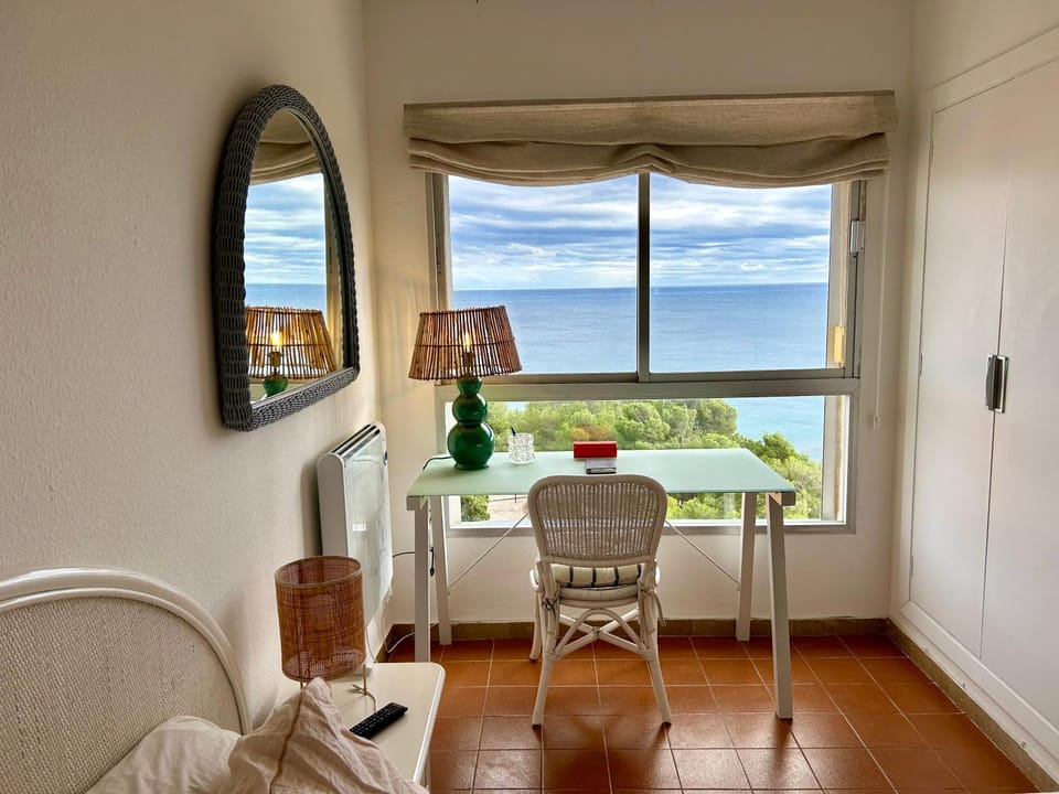 Seating area, Sea view, internet