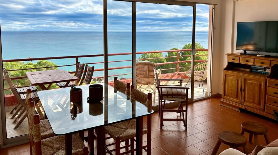 View (from property/room), Balcony/Terrace, Living room, Sea view