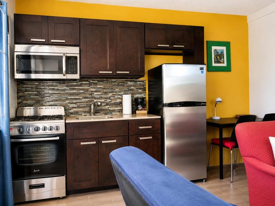 Kitchen or kitchenette, Seating area