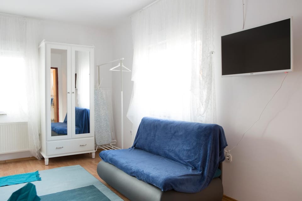 Bed, TV and multimedia, Area and facilities