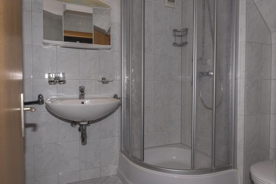 Bathroom, Photo of the whole room