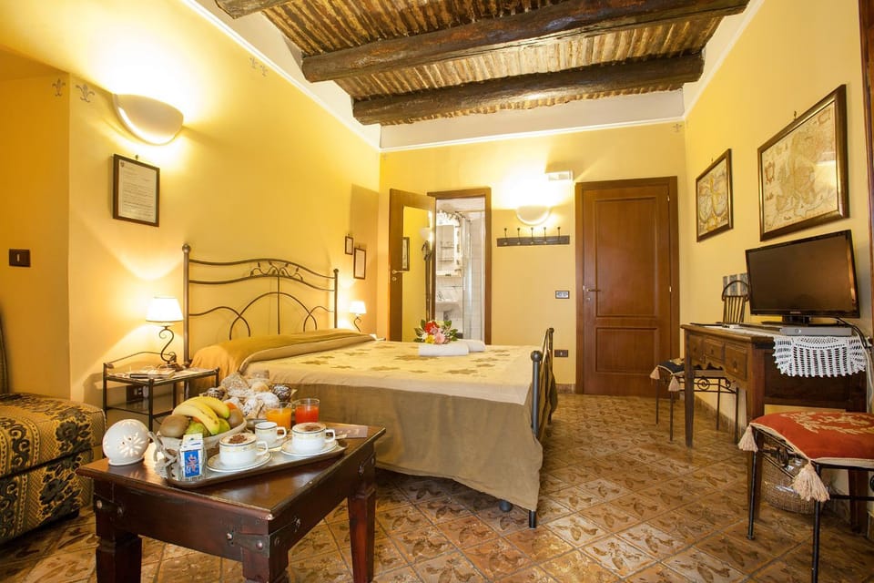 Photo of the whole room, Decorative detail, Bedroom