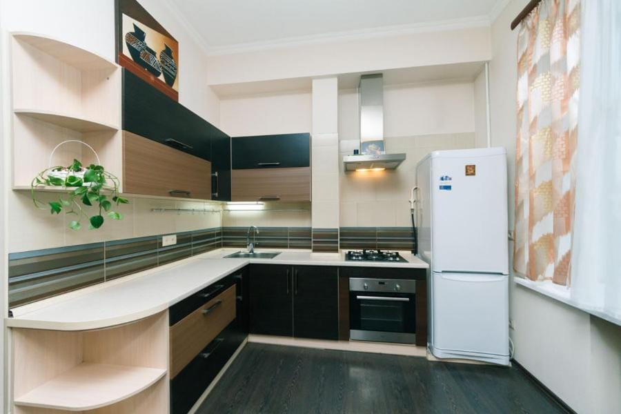 Kitchen or kitchenette, minibar, stove