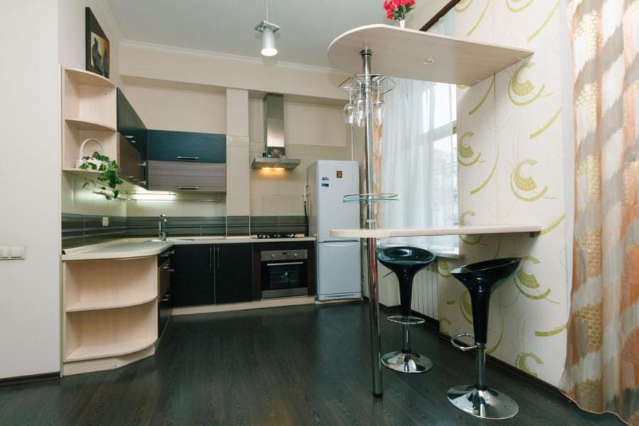 Kitchen or kitchenette, minibar, stove