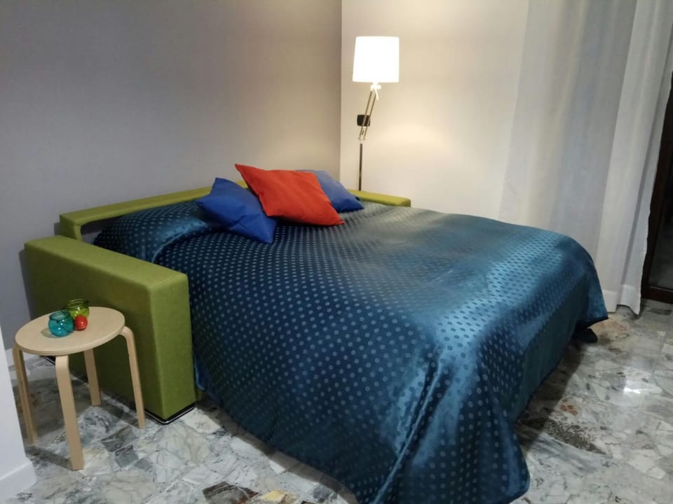 Bed, Living room