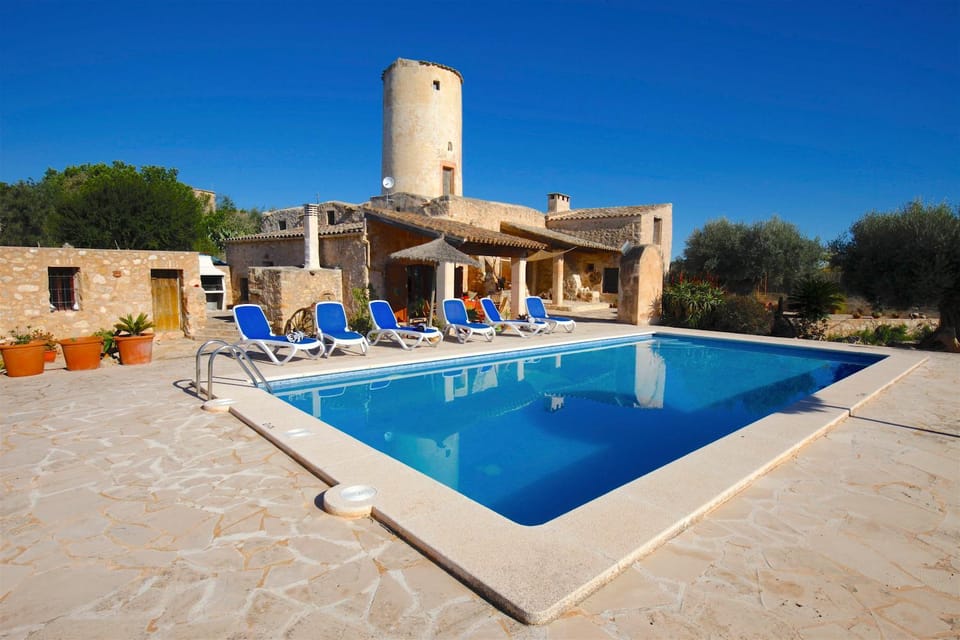 Property building, Facade/entrance, Day, Garden, Pool view, Swimming pool, Swimming pool, sunbed