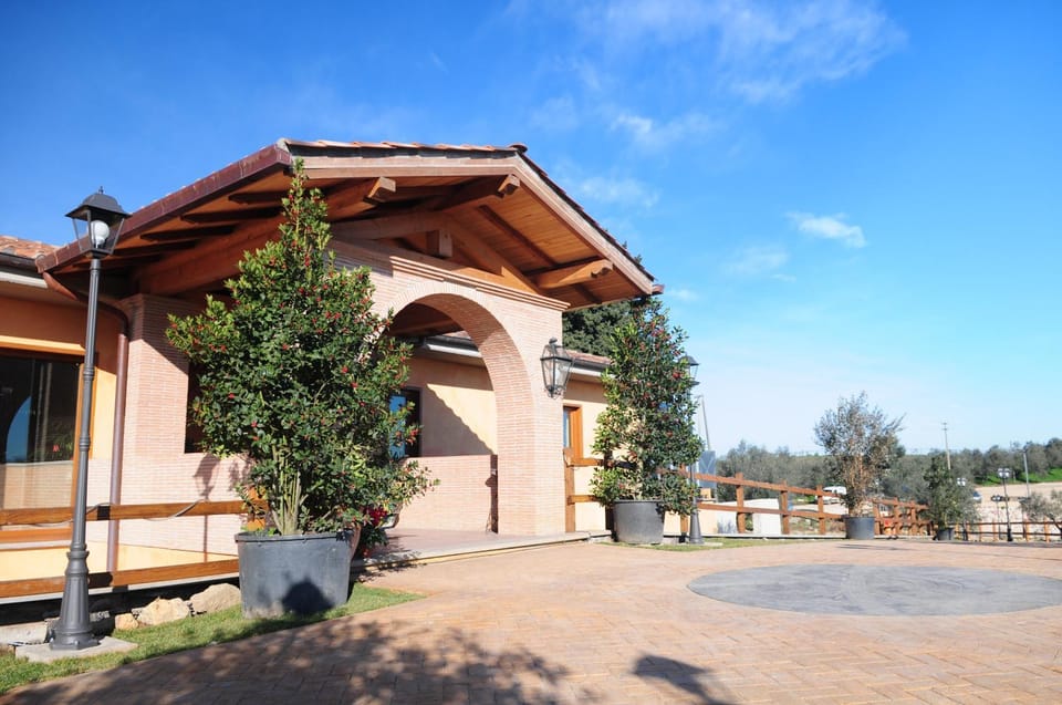 Property building, Restaurant/places to eat