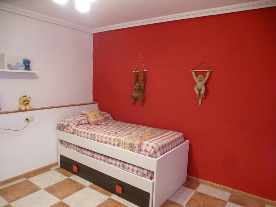 Bedroom, cot