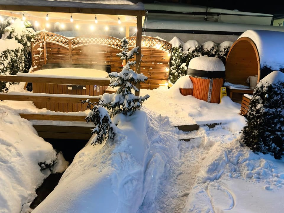 Winter, Hot Tub