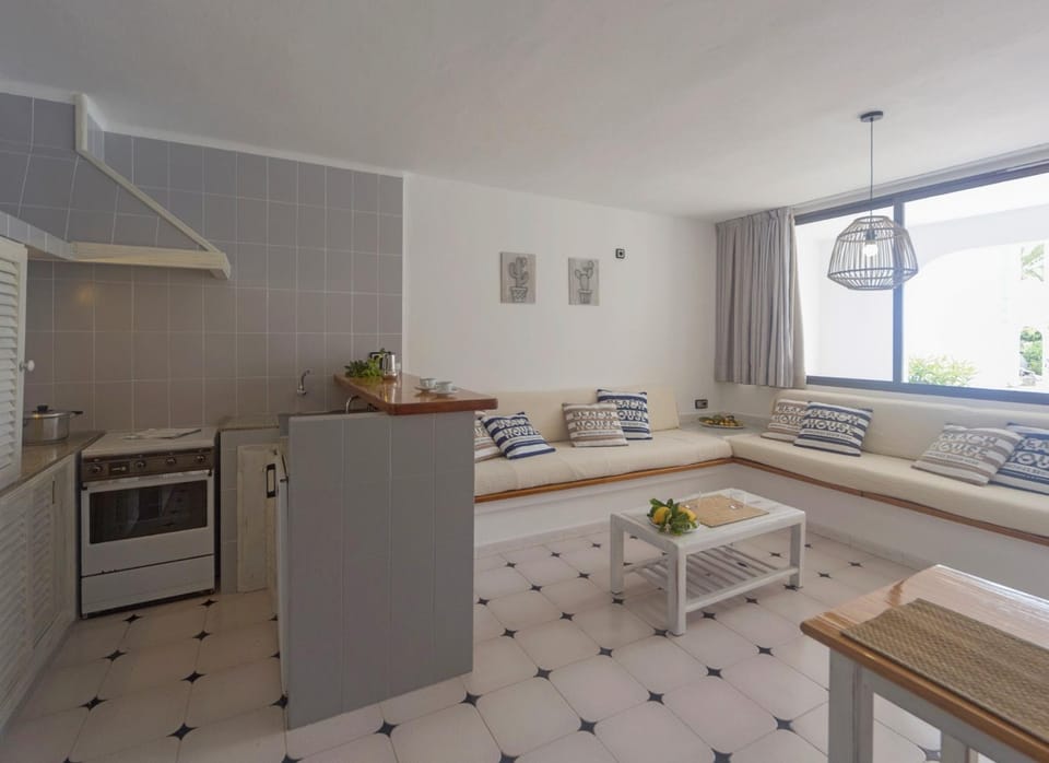 Kitchen or kitchenette, Living room, Seating area