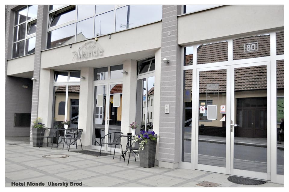 Restaurant/places to eat, Restaurant/places to eat, Lobby or reception