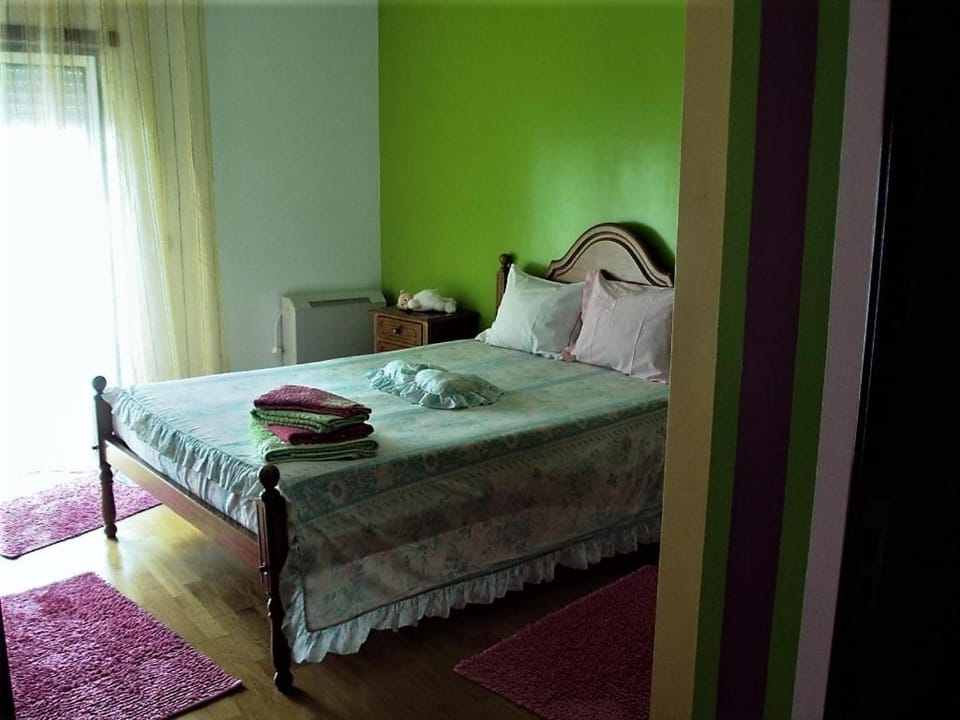 Edificio Saul Fanha Bed and Breakfast in Nazaré