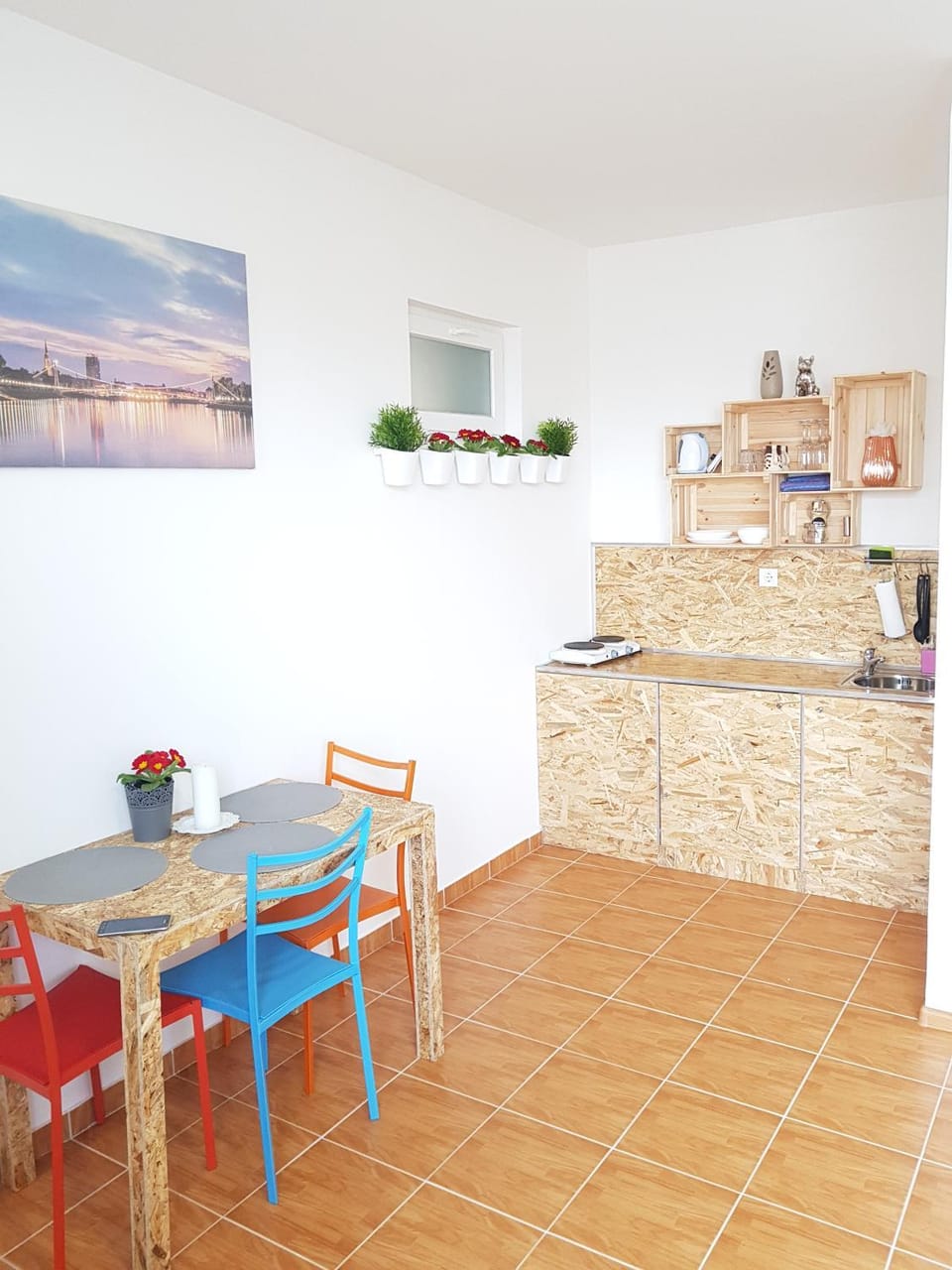 Kitchen or kitchenette, Seating area, Dining area