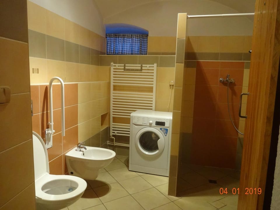 Shower, Toilet, bidet, washing machine