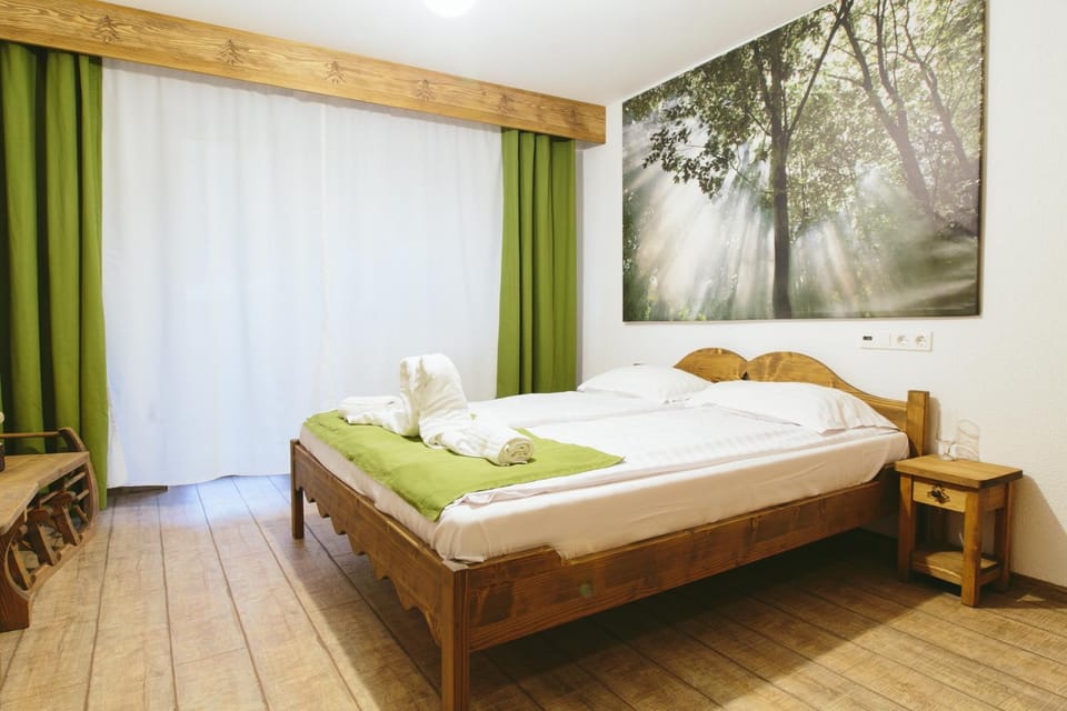 Bed, Photo of the whole room, towels